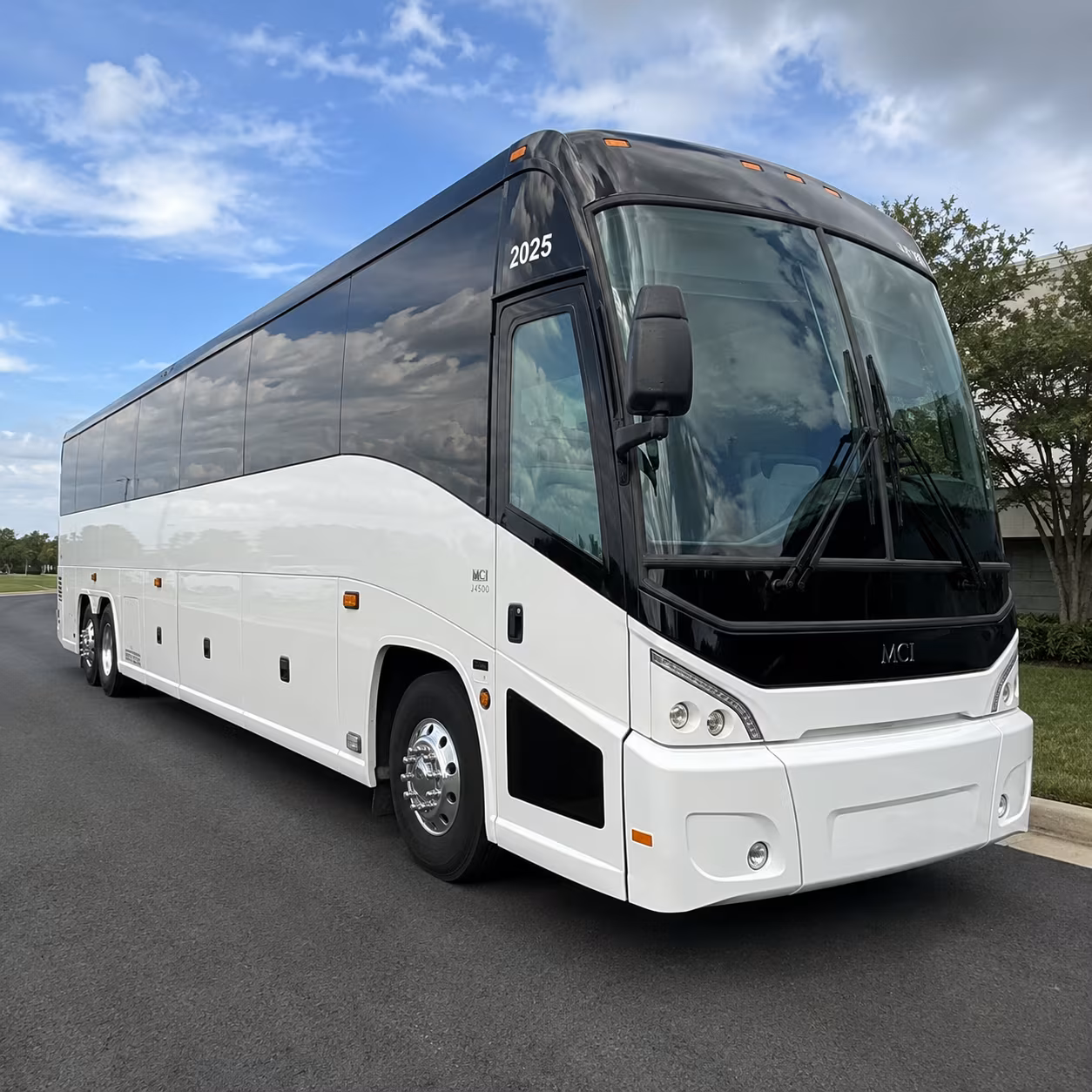 airport employee shuttles from huntersville to charlotte douglas
