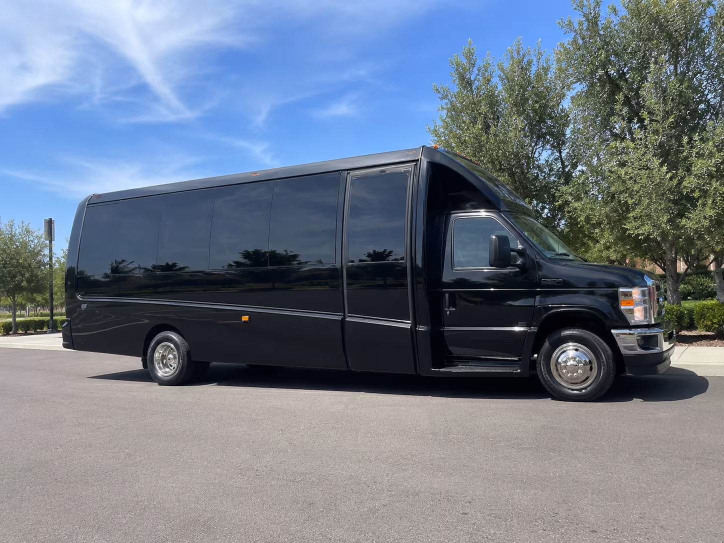 shuttle your guests between lake norman venues and huntersville hotel blocks